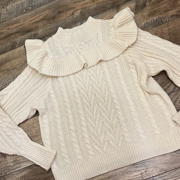Cableknit Ruffled pullover sweater - Picture 2 of 10